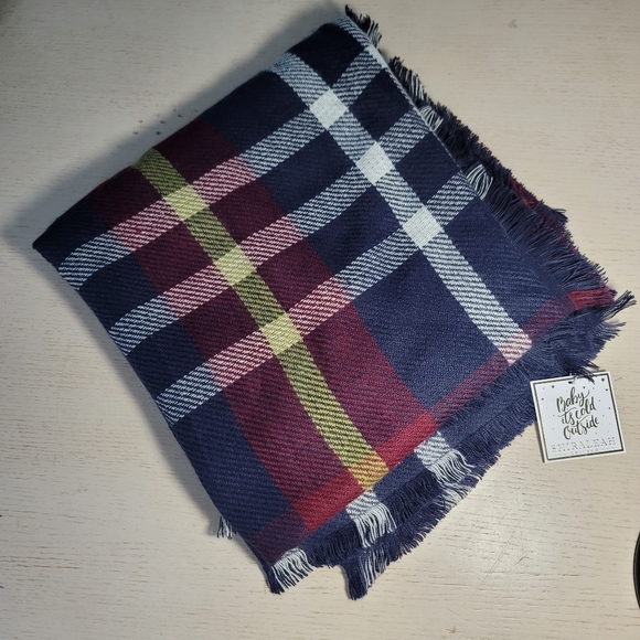 Shiraleah Ashley Scarf Baby it's Cold Outside Wrap Women's One Size Fits All - Picture 6 of 6